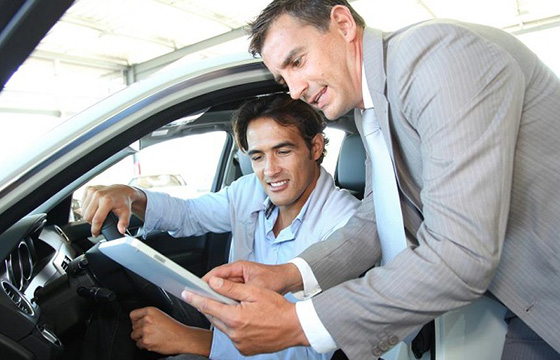 Vendedor de coche de ocasión