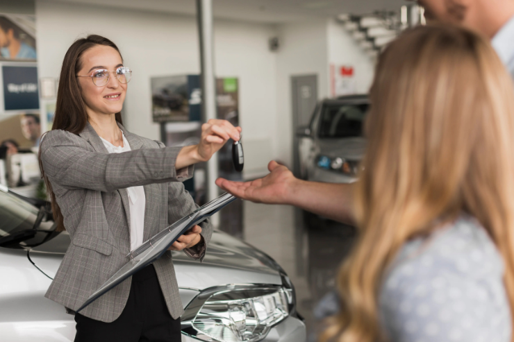 1 Entrega de llaves de un coche Peugeot 208 de segunda mano