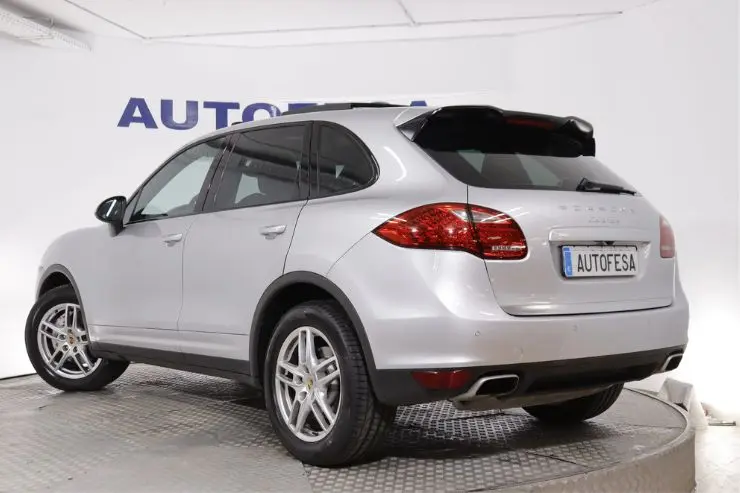Coche_Porsche_seminuevo Parte de detrás del Porsche Cayenne