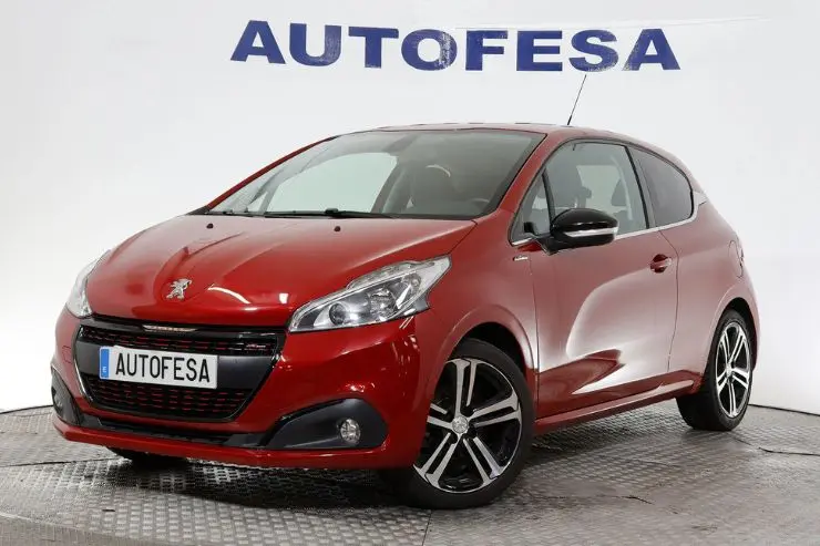 Coche Peugeot 208 rojo en buen estado