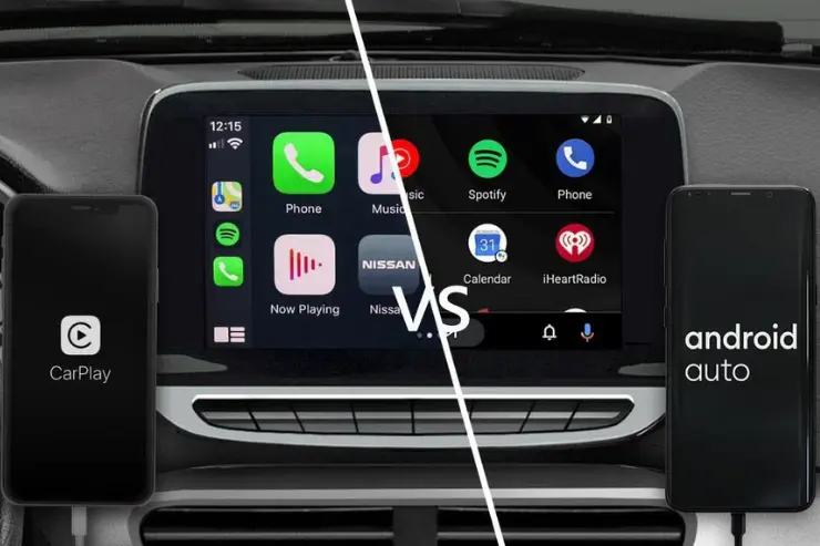 Pantalla comparando CardPlay y Android Auto